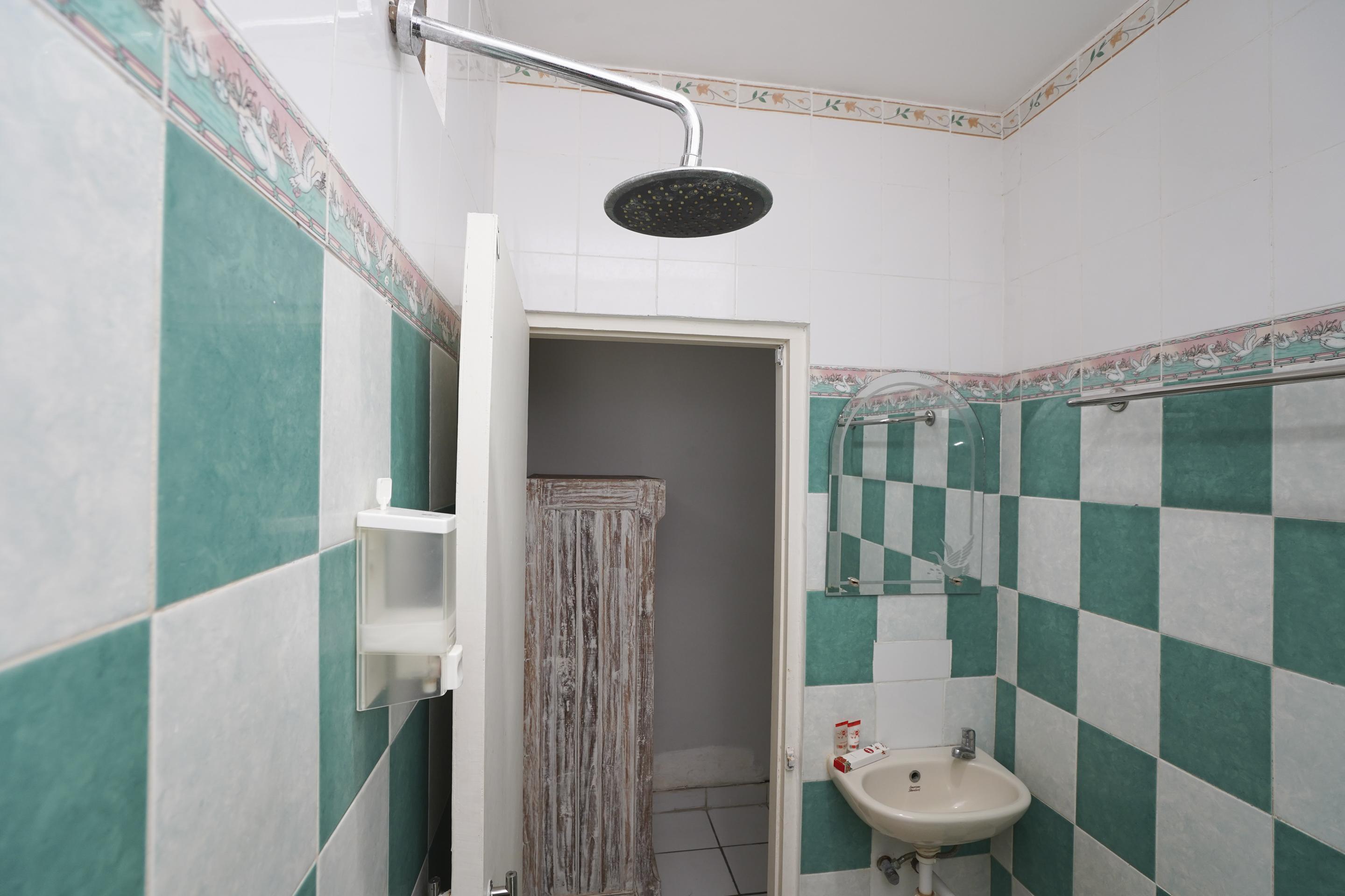 Oyo 1934 Sedana Inn Кута Екстериор снимка